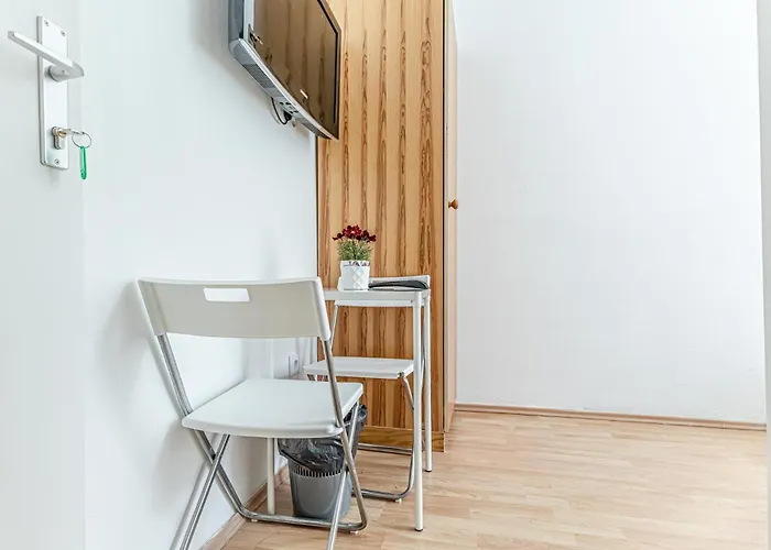 Elegant Private Near Danube With Garden Access *