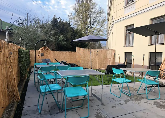 Elegant Private Near Danube With Garden Access