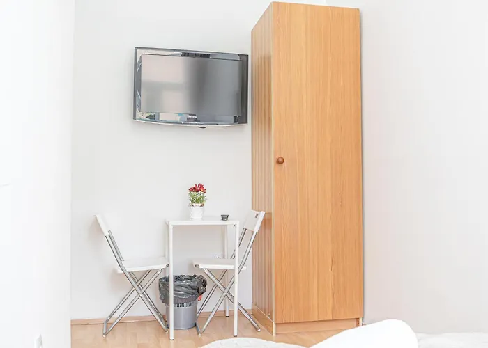 Elegant Private Near Danube With Garden Access