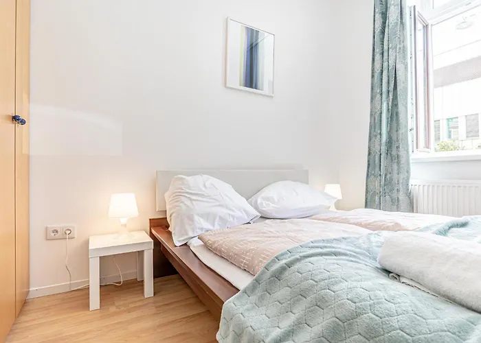Elegant Private Near Danube With Garden Access Apartamento