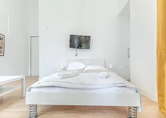 Elegant Private Near Danube With Garden Access Apartamento