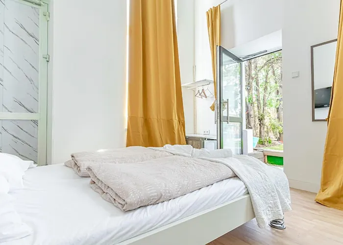 Elegant Private Near Danube With Garden Access Apartamento