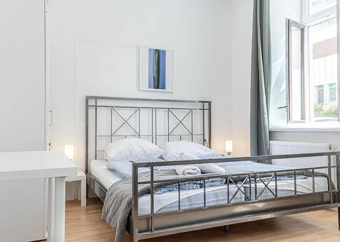 Elegant Private Near Danube With Garden Access