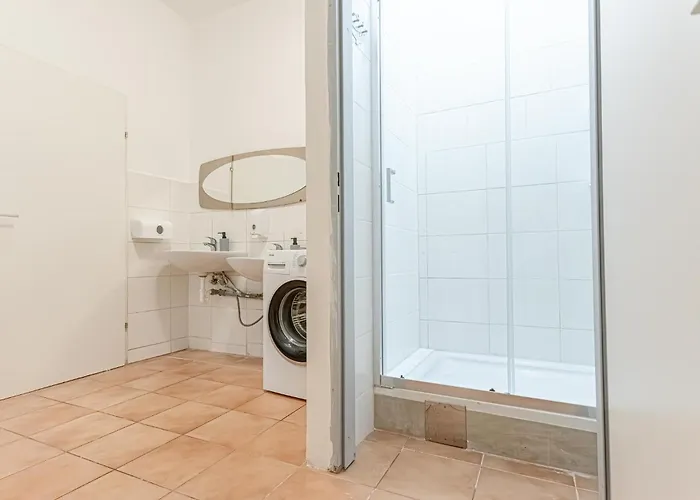 Elegant Private Near Danube With Garden Access Apartamento